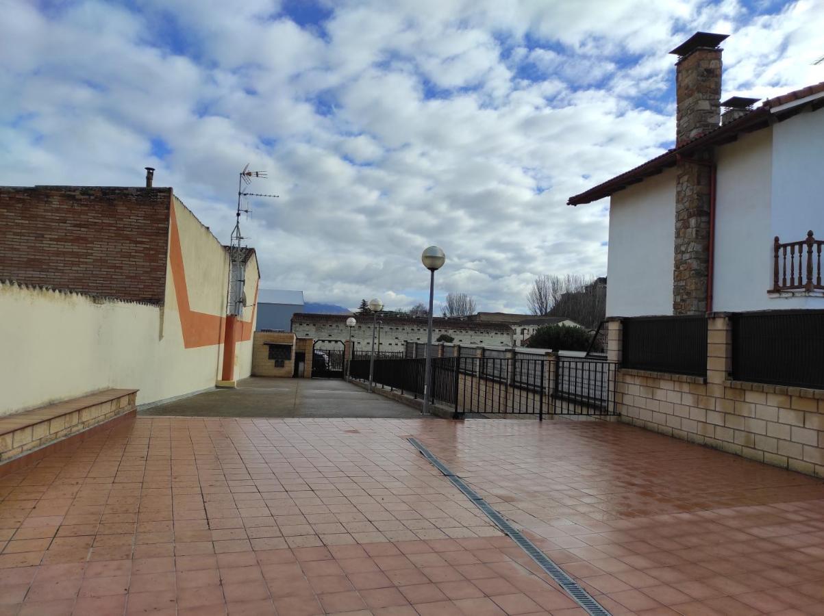 En El Corazon Del Barrio De La Estacion Villa อาโร ภายนอก รูปภาพ